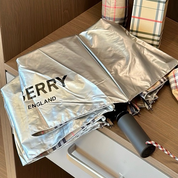 Burberry VIP Umbrella with box - Picture 2 of 5